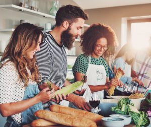 Colleghi di lavoro intenti a fare una attività di teambuilding a Cormano