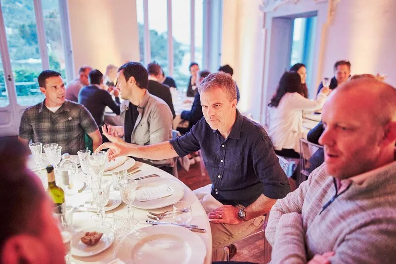 Team aziendale durante la cena di gala a Villa