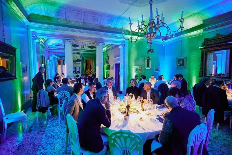 Sala ristorante di Villa Revel Parravicini durante un cena di gala