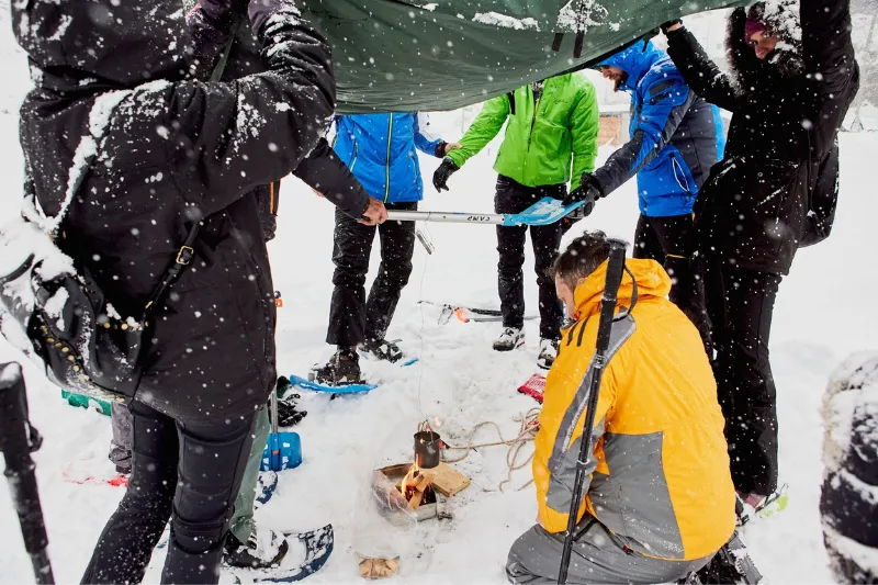 Survival-team-building-sulla-neve-canton-ticino