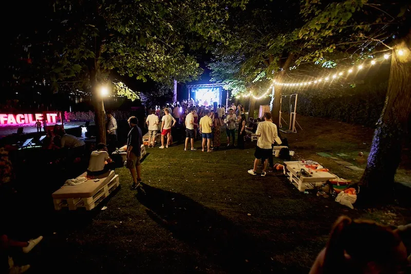 Summerparty-festa-aziendale-sulla-spiaggia-Lago-di-Como