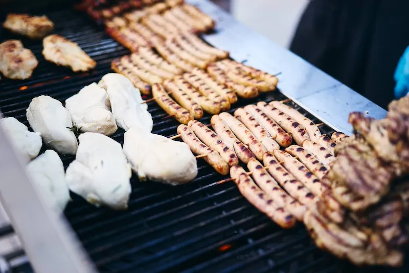 grigliata di carne per festa aziendale